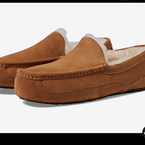 UGG Men’s Slippers 12 Wide main image 5